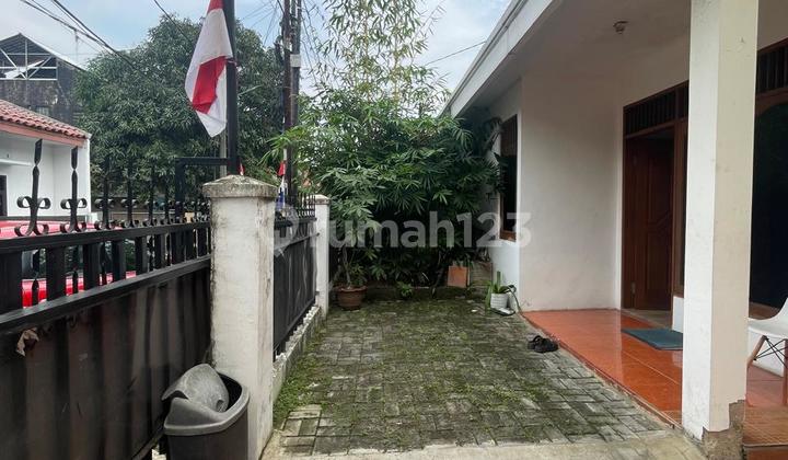 Ready-to-Live House, Spacious and Strategic on Jalak Street, Pondok Ranji, Ciputat 2