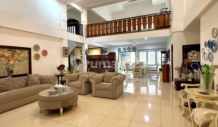 Dijual Rumah Cantik Ada Private Pool di Sektor 3 Bintaro Jaya