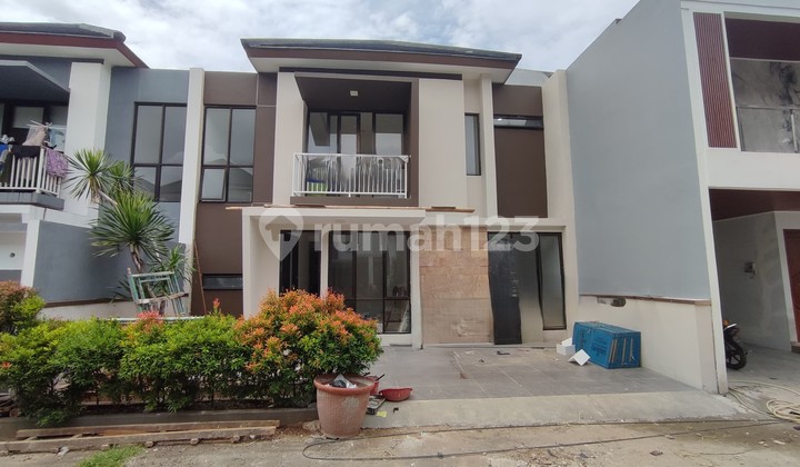 For Quick Sale! Modern 2-Story House In Puri Bintaro, 1