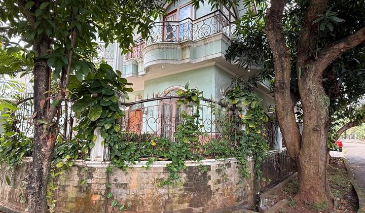 Luxury 2-Story House with Hook + Private Pool in Villa Melati Mas BSD