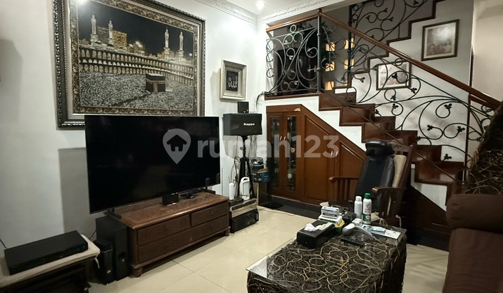 For Sale 2-story House Strategic Location Flood-Free 2