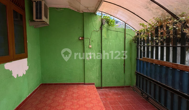 For Quick Sale: 1-Story House in Cipulir, South Jakarta. For Quick Sale: 1-Story House in Cipulir, South Jakarta.