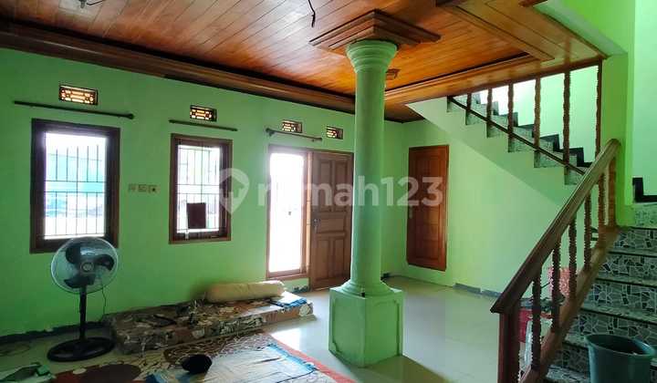 Dijual cepat rumah 3 lantai di Komplek Villa Permata Sari Depok 2