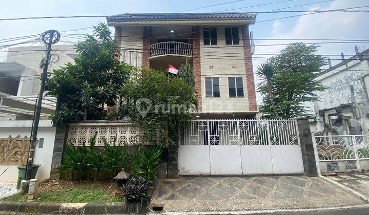 Rumah 3.5 Lantai Dengan Rooftop Dan Kolam Renang di Pondok Indah 1