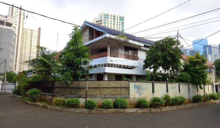 Dijual Rumah Hoek Nyaman di Jl. Dr. Saharjo Tebet 2