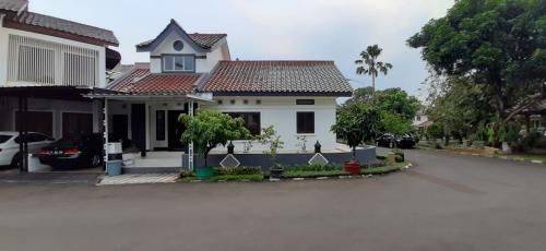 Disewakan Rumah Hoek Hoek Nyaman di Puri Bintaro 1