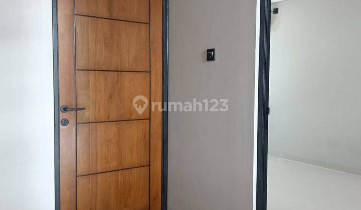 Dijual Rumah 3,5 Lantai Brand New di Komplek Cirendeu 2