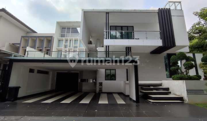 FOR SALE FAST! 3.5 Story Luxury House in Kebayoran Bintaro Complex