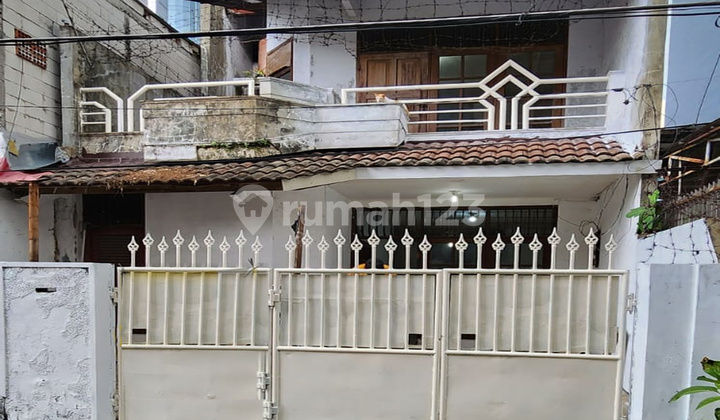Dijual Rumah 2 Lantai di Bendungan Hilir, Jakarta Pusat.