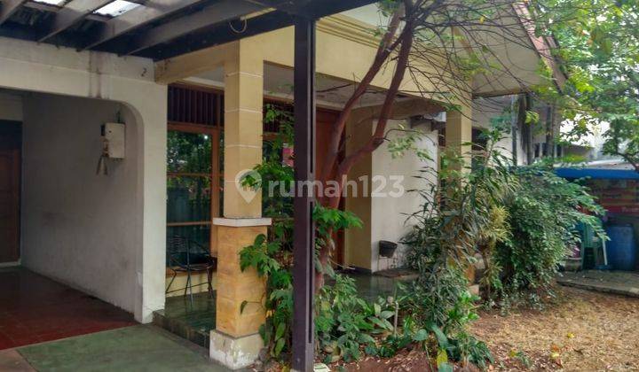 Rumah Hitung Tanah di Meruya Utara, Lt 315 M², Lokasi Strategis 1