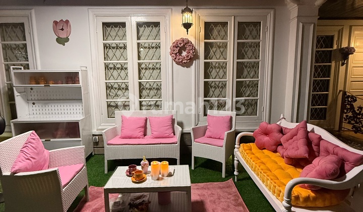 Dijual Rumah Classic di Tebet Raya Depan Taman 2