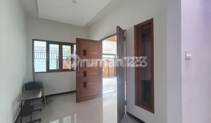 Rumah Mewah Brand New & Strategis di Mojosongo Surakarta 2