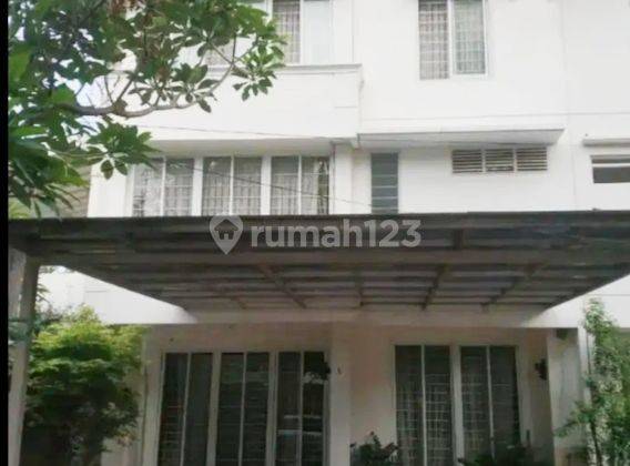 Rumah lanta 3 dengan kolam renang di Ciputat Rumah di Mikasa town house ciputat 3 Lantai SHM Bagus 1