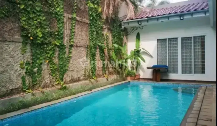 Rumah lanta 3 dengan kolam renang di Ciputat Rumah di Mikasa town house ciputat 3 Lantai SHM Bagus 2