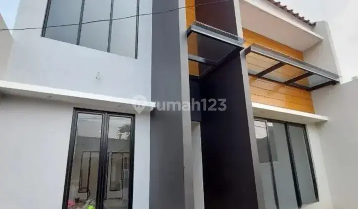 Rumah bergaya modern di Griya Loka BSD Rumah di Griya Loka BSD 2 Lantai Bagus 1