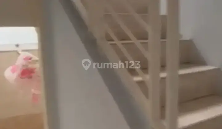 Rumah cantik nyaman siap huni di The Green BSD Rumah di The Green BSD 2 Lantai SHM Bagus