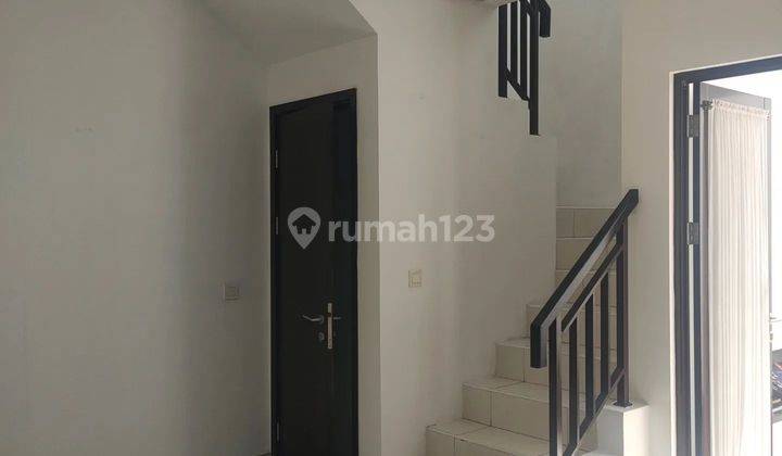 Rumah bagus di Delatinos BSD Rumah di Delatinos BSD 2 Lantai Lainnya Bagus Selatan di Delatinos BSD 2