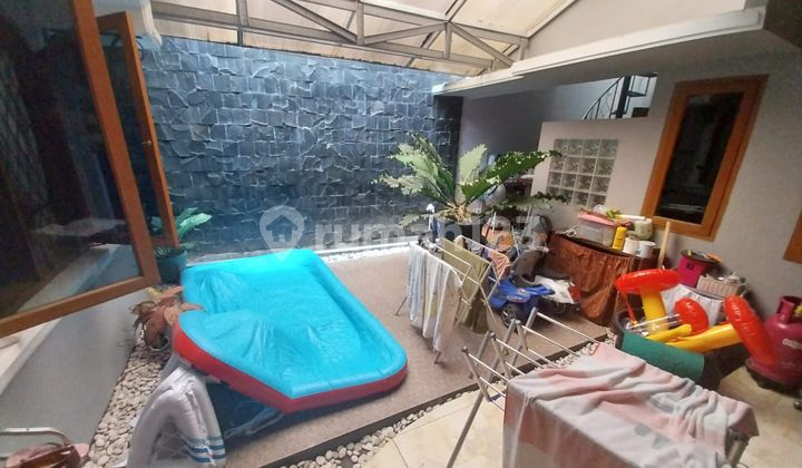 Well-maintained nice house in Sukamulya. 2