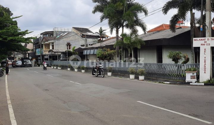Nice house on the main road at Karawitan Street 2