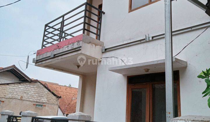 Rumah cantik strategis di Jalan pesantren  1