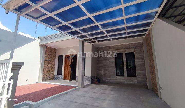 Rumah cantik Bagus di Komplek Teluk Jambe Karawang  1