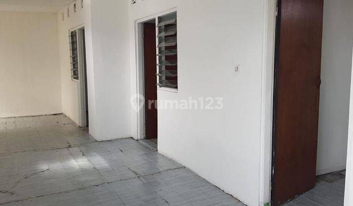 Rumah strategis di Jalan Moch toha 2