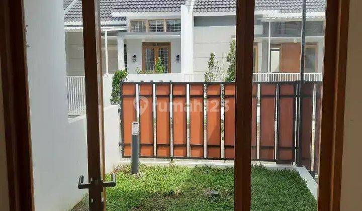 Rumah Cantik terawat di Komplek Bumi Adipura  2