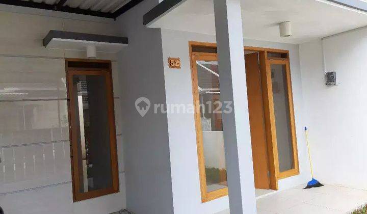 Rumah Cantik terawat di Komplek Bumi Adipura  1