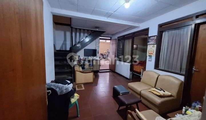 Rumah strategis di Jalan nyengseret