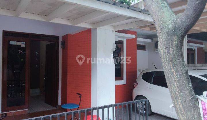 Rumah strategis terawat di Puri Dago Raya  2