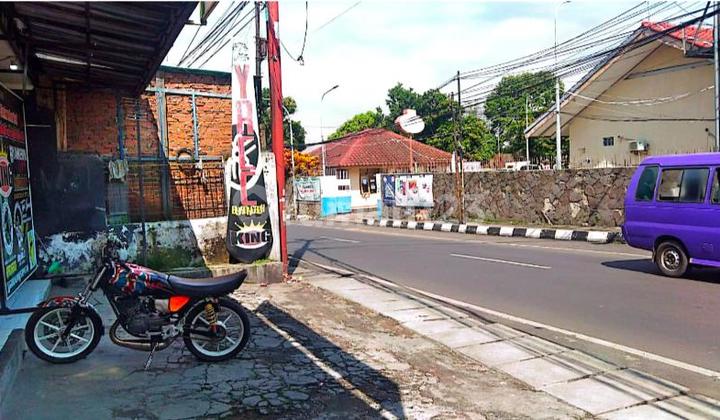 House and 4 Shop Units on Cihanjuang Street, Cimahi City House and 4 Shop Units on Cihanjuang Street, Cimahi City