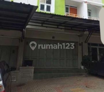 Strategic Shop House in the Puri Melia Garden Complex on Kolonel Masturi, Cisarua 2