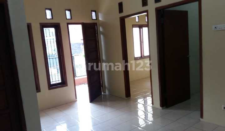 Well-Maintained Strategic House in Soekarno Hatta, Soekarno Hatta
