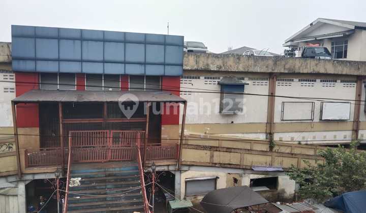 Strategic 3-Story Shop House on Ciroyom Street, Bandung City