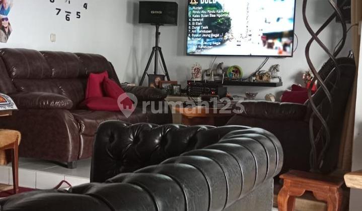 Comfortable and Beautiful Villa with a View of Bandung City in Arcamanik Comfortable and Beautiful Villa with a View of Bandung City in Arcamanik