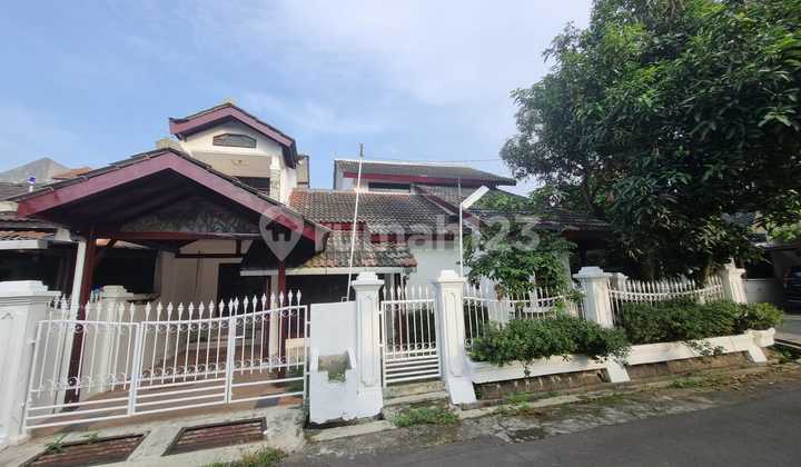 Strategic Ready-to-Occupy Hook House in Antapani, Bandung City
