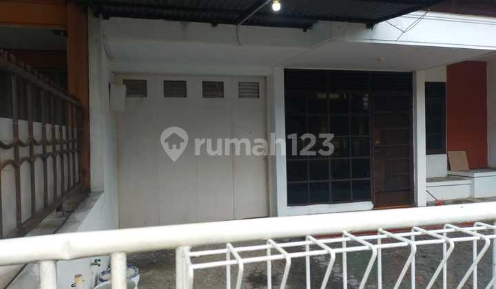 Strategic House in Muara Complex