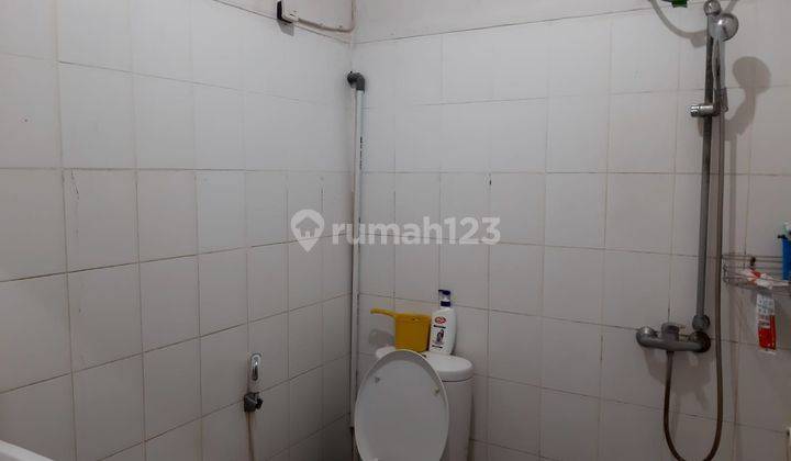 Rumah 3 Lantai Fursnished Bagus di Perumahan Golden Palm Residence, Jakarta Barat 2