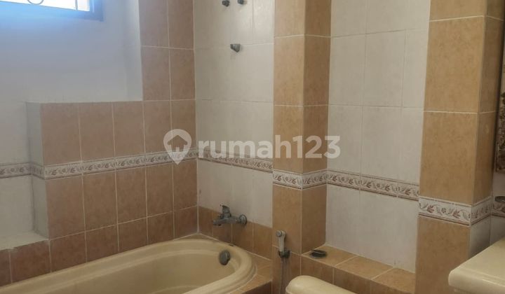 Siap Huni, Rumah, 2 Lantai, SHM, di Mayjen Sungkono 2