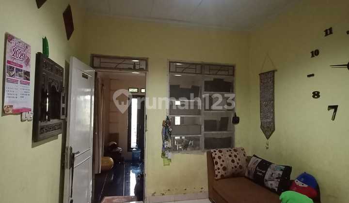 Ready-to-Occupy House with SHM, Facing Park, 5 Minutes to Sumarecon Bogor Raya Toll Road Ready-to-Occupy House with SHM, Facing Park, 5 Minutes to Sumarecon Bogor Raya Toll Road