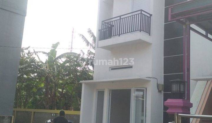 DIjual rumah 2 lantai lokasi setratrgis dekat stasiun depok 2