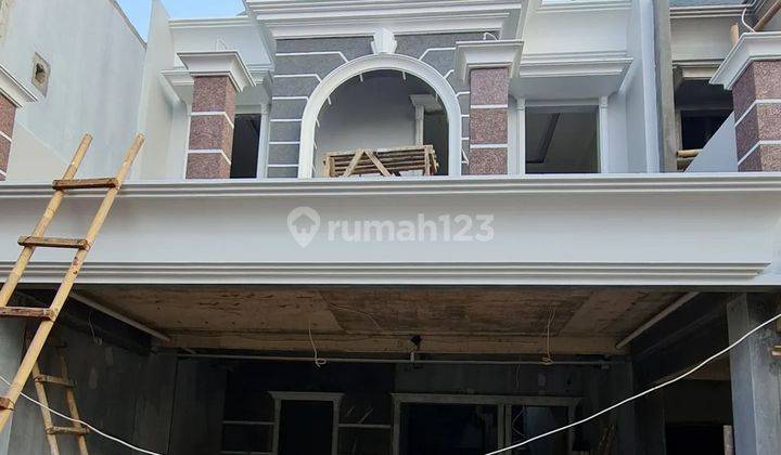 Dijual rumah townhouse di pinggir jalan raya srengseng sawah 1