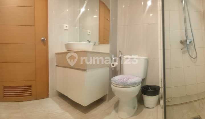 Apartement Penthouse Apartemen Hampton s Park 2 BR Semi Furnished 3