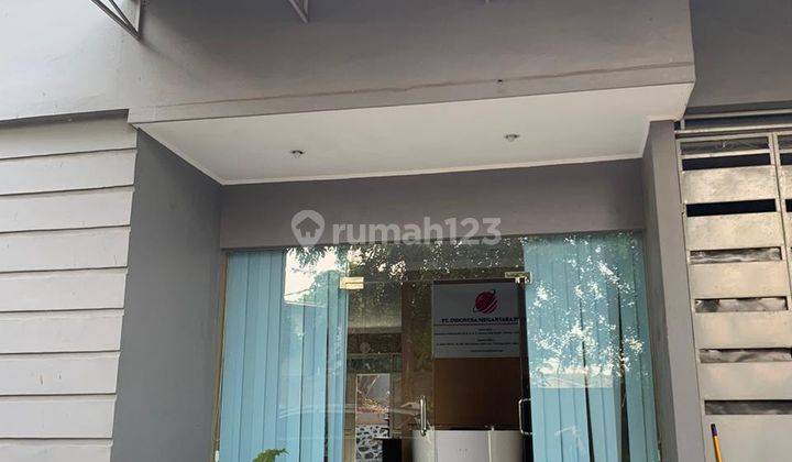 Rumah 2 Lantai Bagus Semi Furnished di Jl. Palem, Jakarta Selatan 1