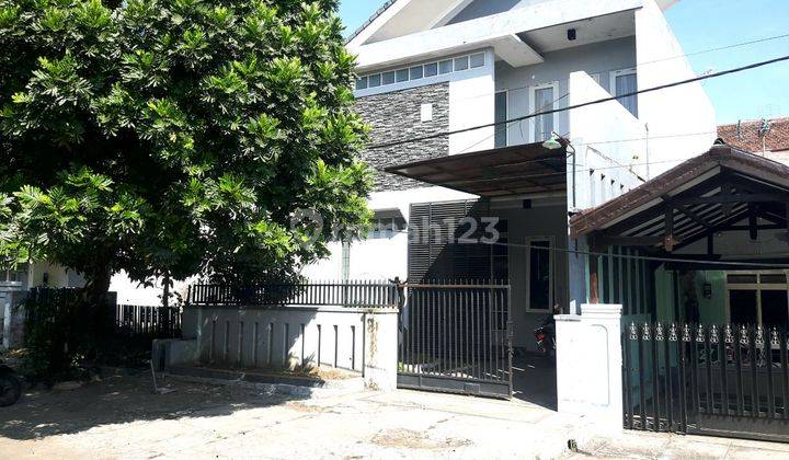 Rumah 2 Lantai 4 Kamar Tidur Semi Furnished Dekat Cyber Mall 1