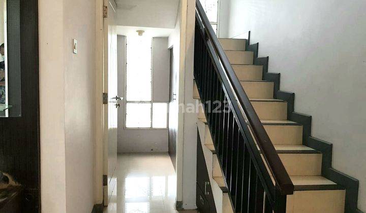 Rumah 2 Lantai 4 Kamar Tidur Semi Furnished Dekat Cyber Mall 6