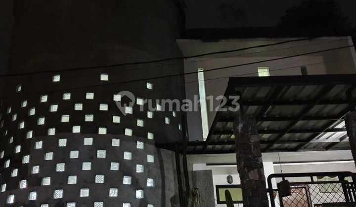 Turun Harga! Dijual Rumah Mewah 4 Lantai di Cikutra 2