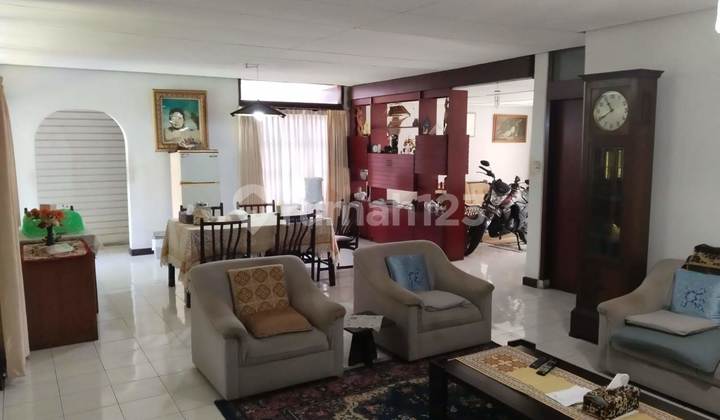 Spacious and Comfortable House in Gegerkalong Hilir, Suitable for Large Families 2