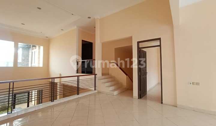 Rumah Luas Siap Huni di Setra Indah Bandung