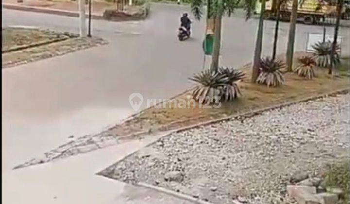 Ruko 2 Lt Berlokasi Di Pinggir Jalan Didalam Komplek 2